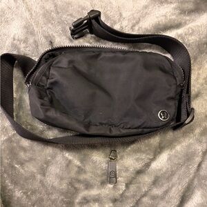 Lululemon athletica Black Crossbody Bag with broken zipper • sold as is•